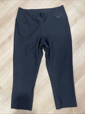 Nike Black High-Rise Cropped Leggings